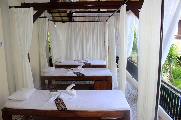 Massage Photo