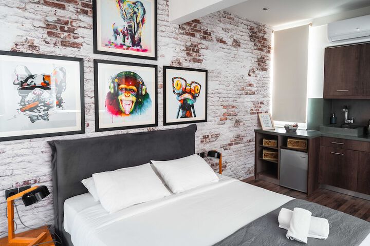 Room 32 of 121