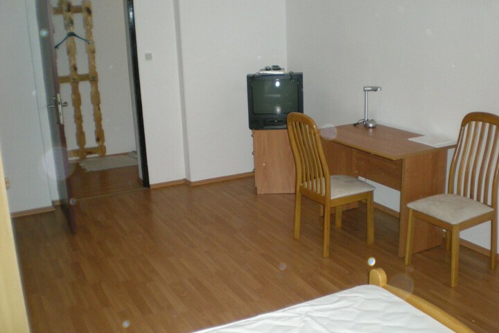 Room 2 of 7