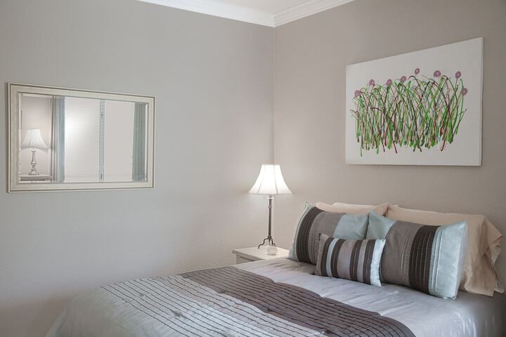 Room 4 of 34