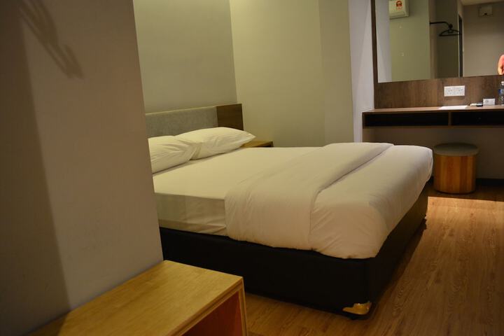 Room 7 of 33