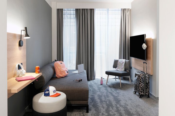 Room 7 of 40