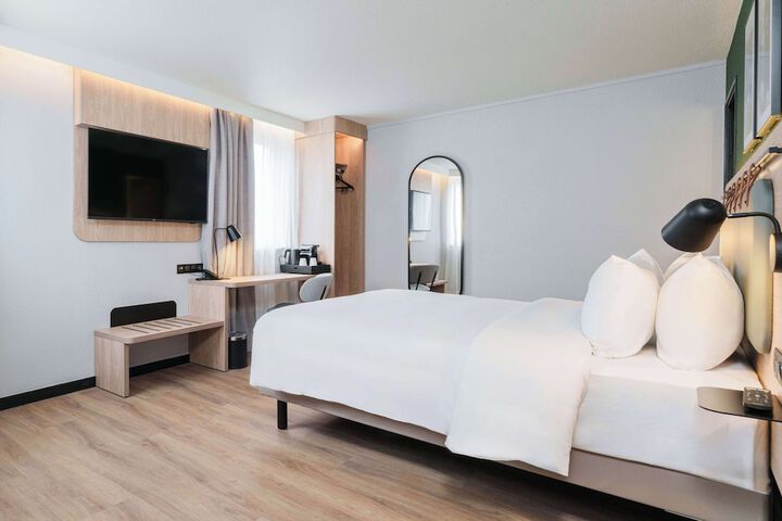 Room 26 of 110