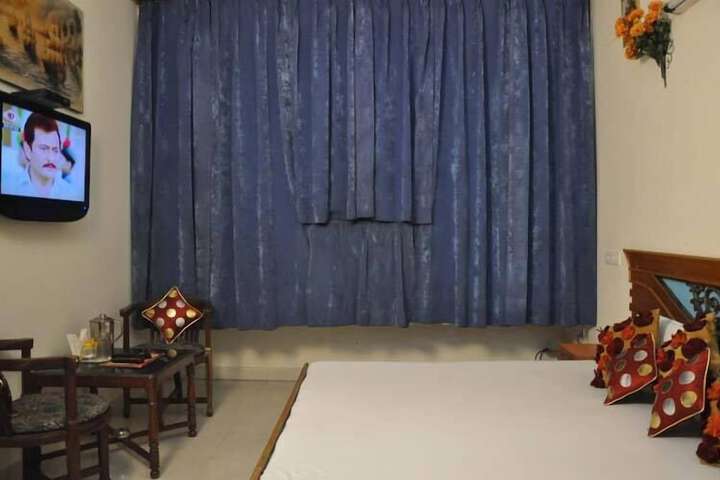 Room 14 of 19