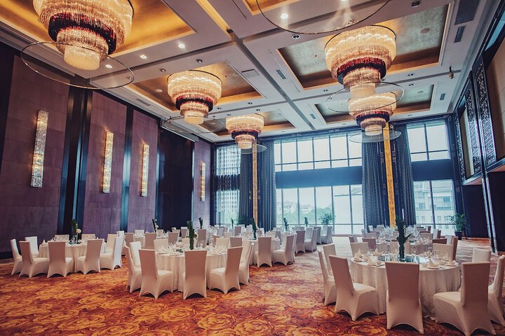 Ballroom/Hall 28 of 32