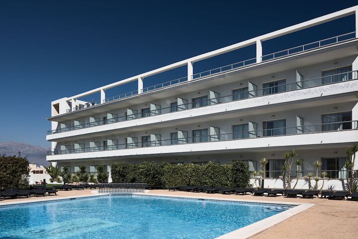 Hotel with Pool