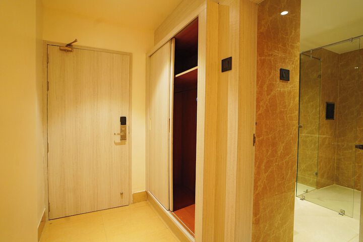 Room 25 of 94