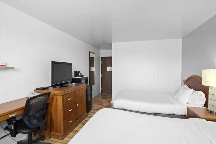 Room 8 of 33