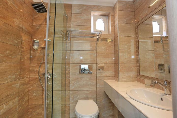 Room 53 of 80
