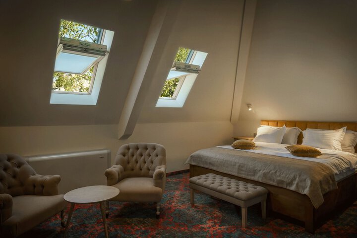 Room 3 of 61