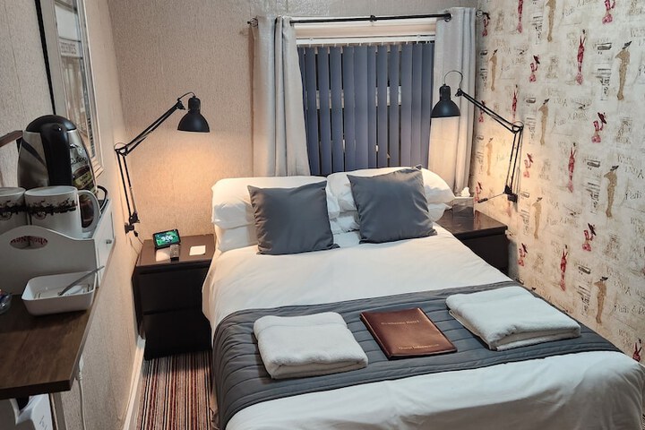 Room 33 of 49