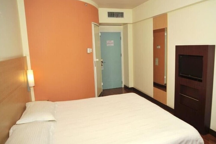 Room 18 of 33