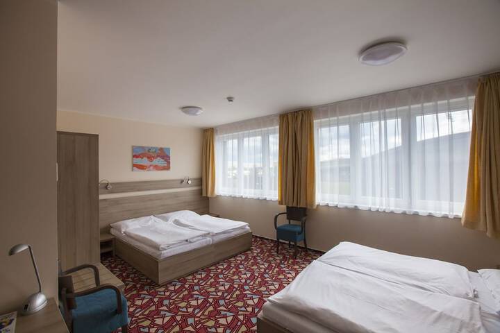 Room 12 of 40