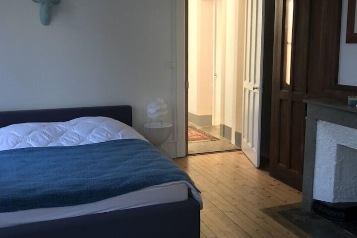Room 12 of 16