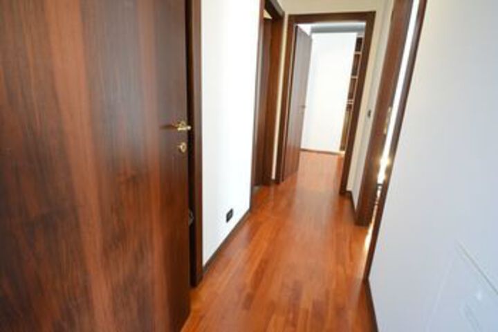 Ballroom/Hall 14 of 27