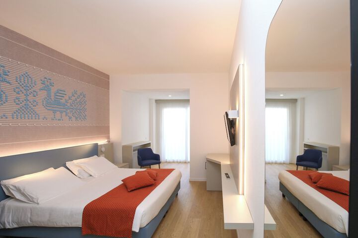 Room 38 of 221