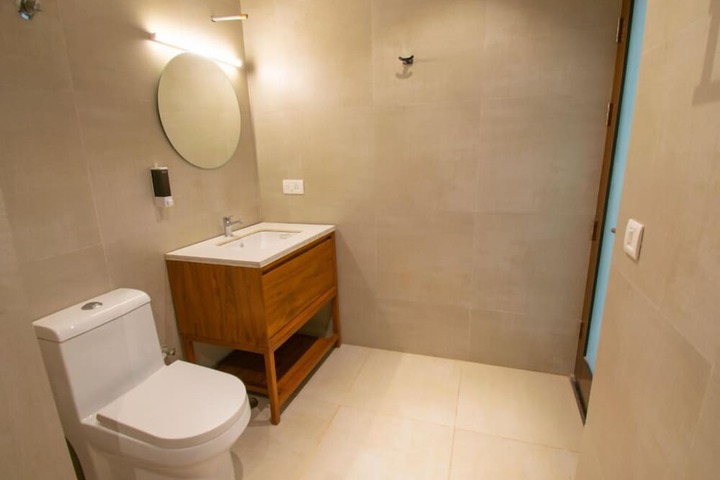 Room 8 of 12
