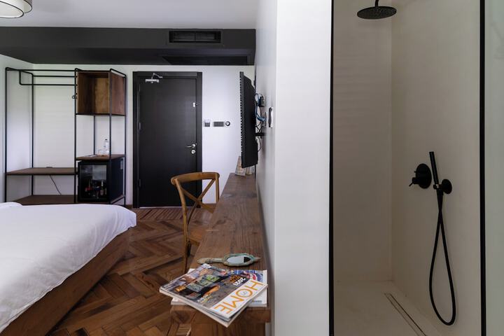 Room 160 of 190