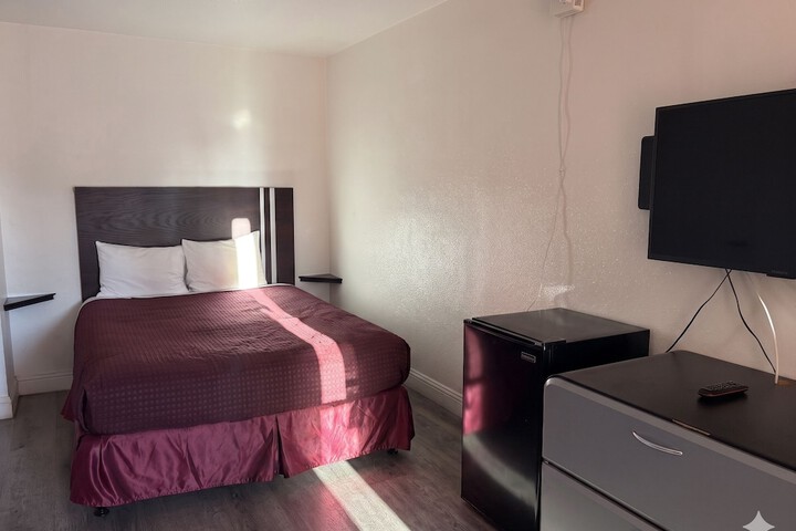 Room 9 of 20