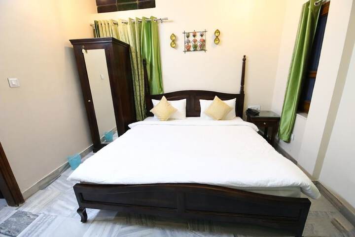 Room 14 of 22