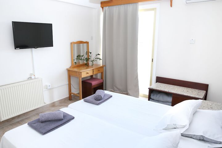 Room 4 of 65