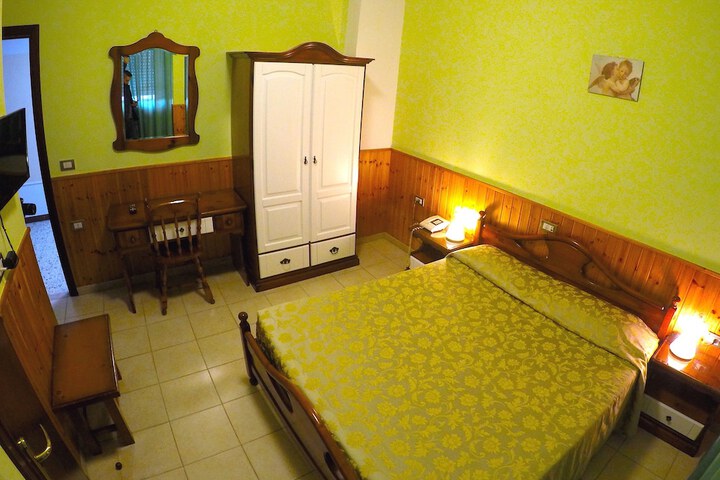 Room 32 of 63