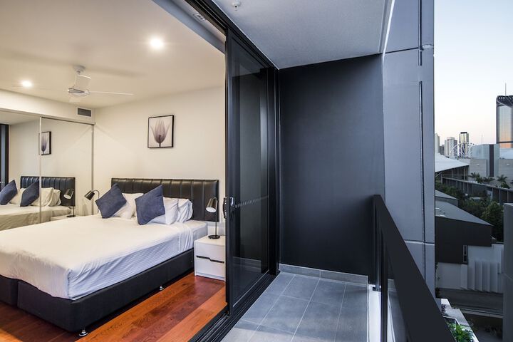 Room 9 of 38