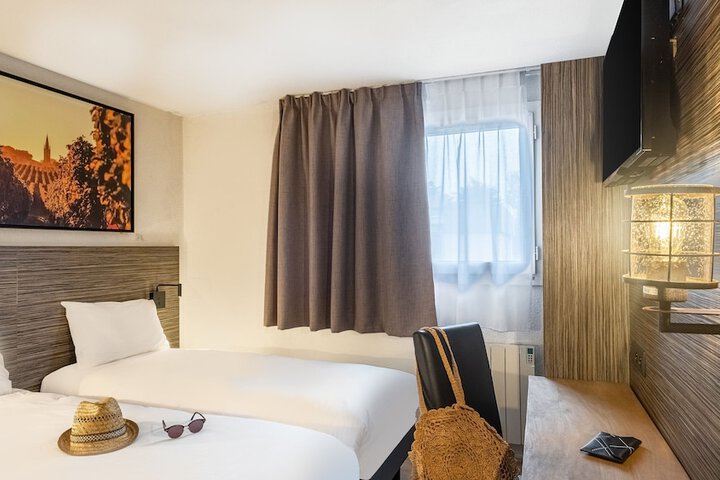 Room 26 of 127