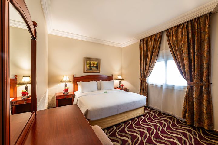 Room 5 of 16