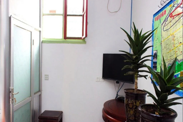 Room 10 of 13