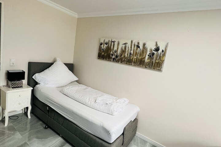 Room 10 of 52