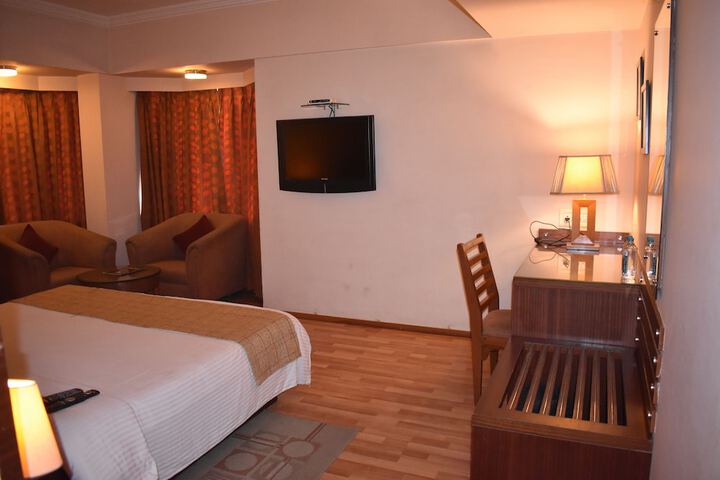 Room 8 of 27