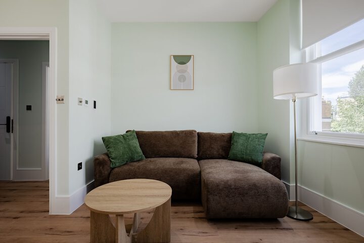 Lounge 38 of 50