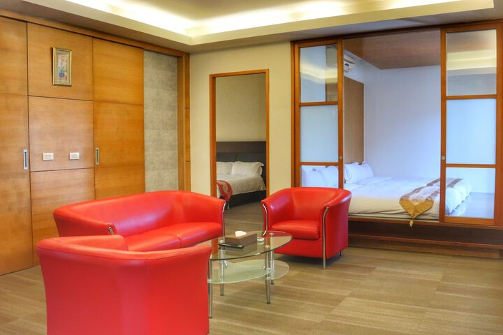 Room 27 of 64