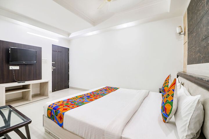 Room 20 of 28