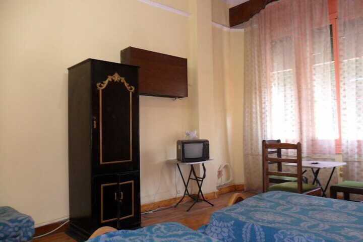 Room 13 of 38