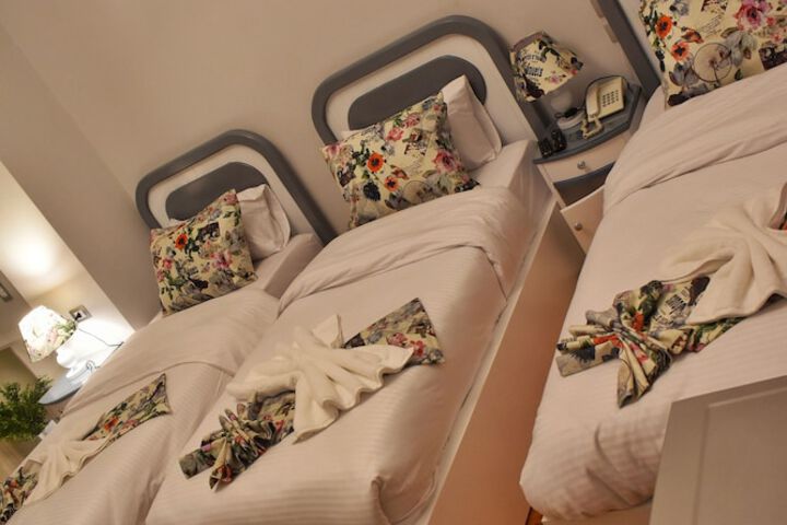 Room 10 of 29