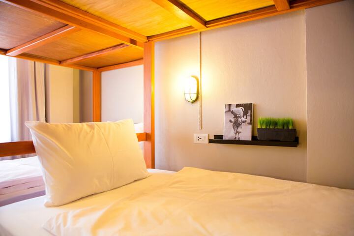 Room 4 of 49
