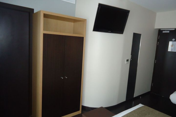 Room 28 of 48