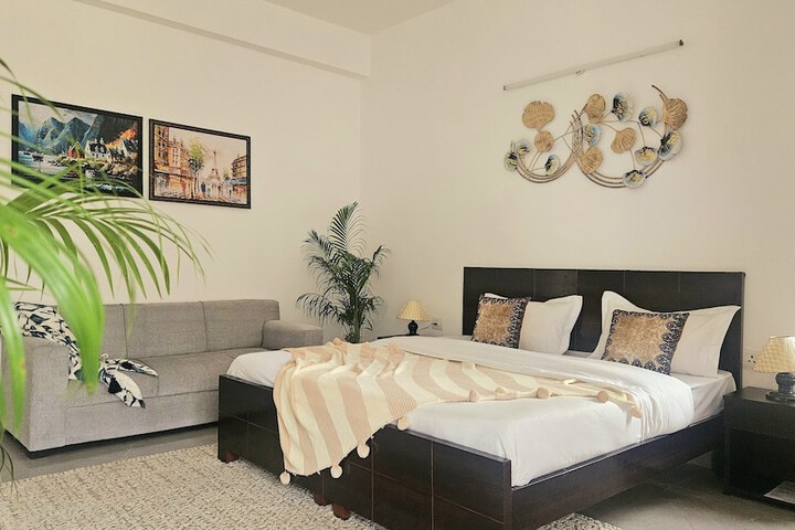 Room 4 of 51