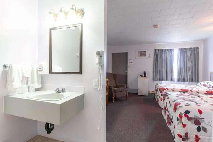Room 10 of 12