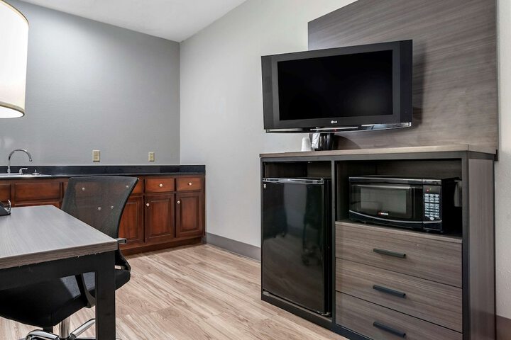 Room 11 of 24