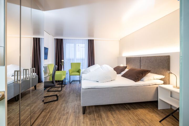 Room 4 of 48