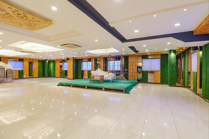 Ballroom/Hall 36 of 43