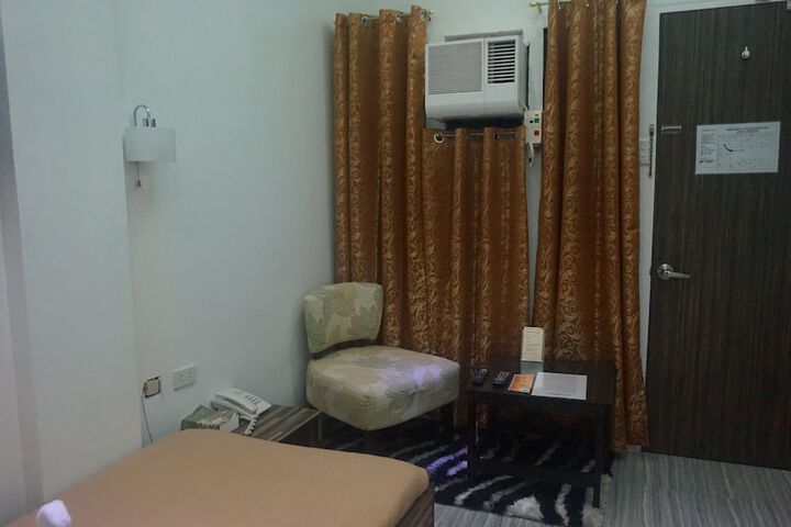 Room 11 of 52