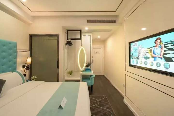 Room 8 of 26