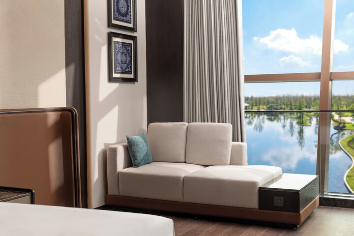 Room 32 of 102
