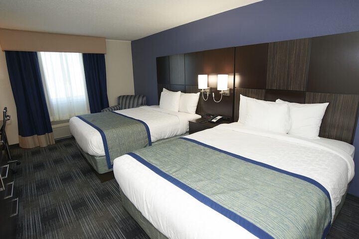 2 Queen Beds (5 of 11)