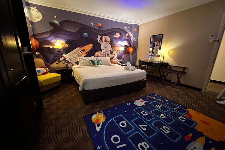 Room 12 of 97