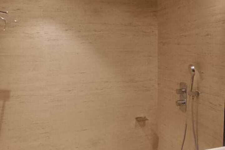 Room 14 of 25